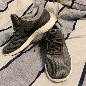 Nike revolution 4s